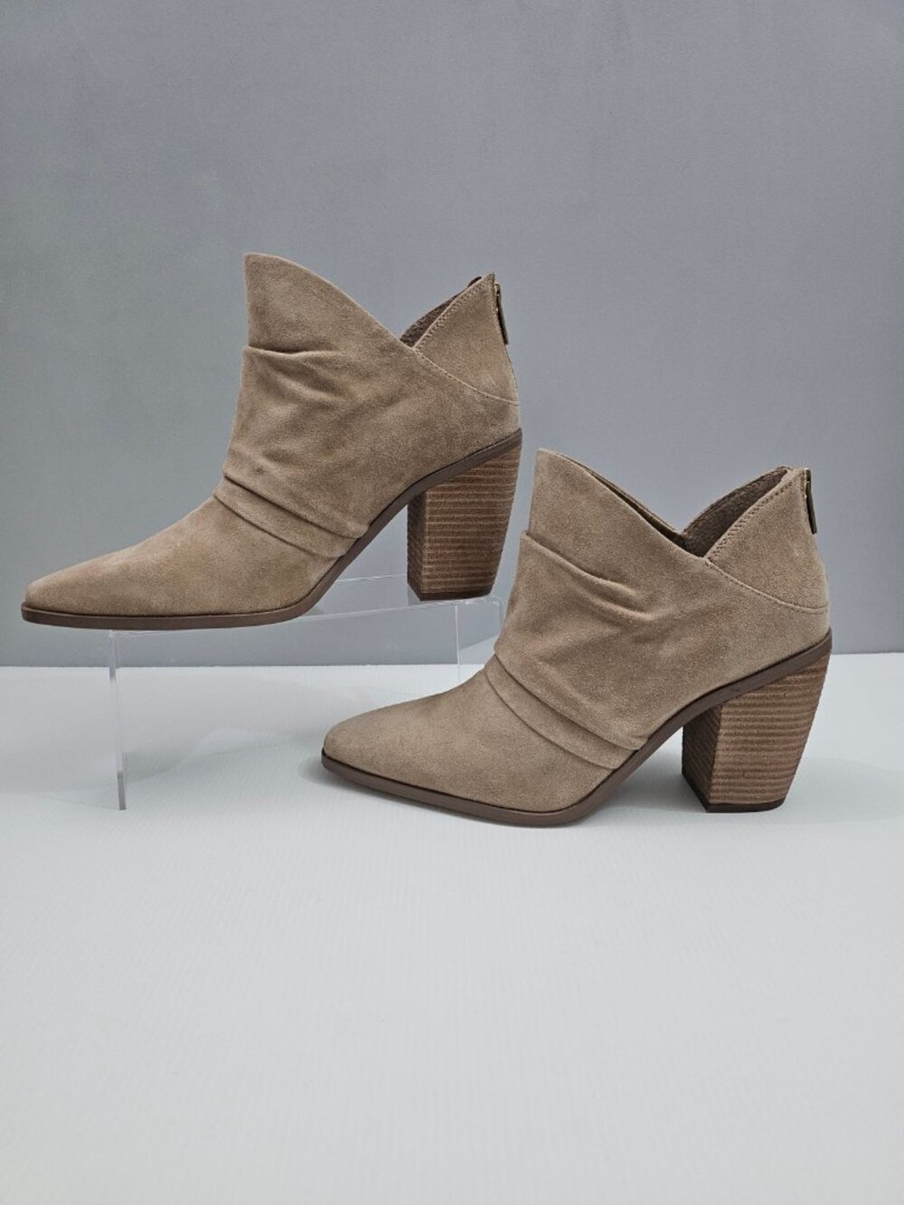 Vince Camuto Ainsley Ankle Bootie Womens 11 Tan Suede Stacked Heel Snip Toe - Picture 2 of 15